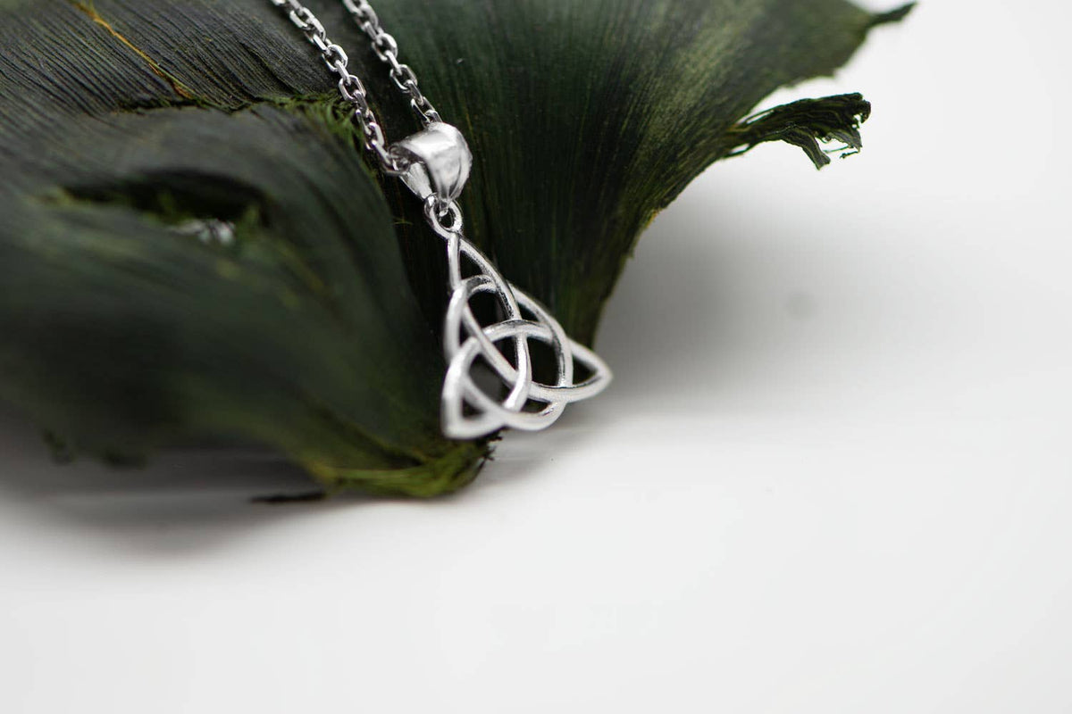 Collier Nœud Celtique Triquetra – Argent 925 Rhodié - GinkgoDeco