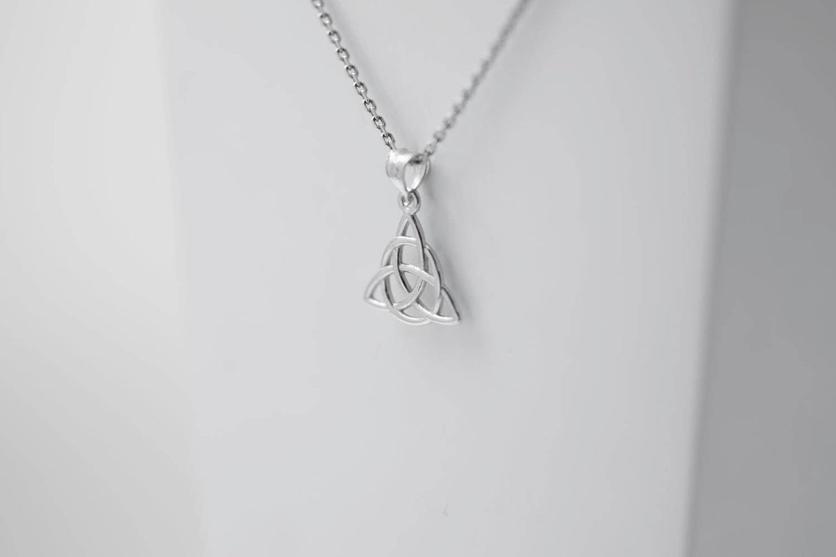 Collier Nœud Celtique Triquetra – Argent 925 Rhodié - GinkgoDeco