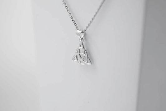 Collier Nœud Celtique Triquetra – Argent 925 Rhodié - GinkgoDeco