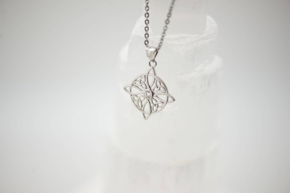 Collier Nœud de Sorcière – Argent 925 & Zircon Violet - GinkgoDeco